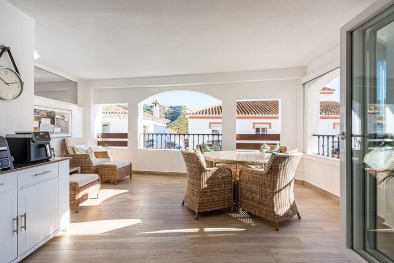 Refurbished Apartment in Benahavis Village