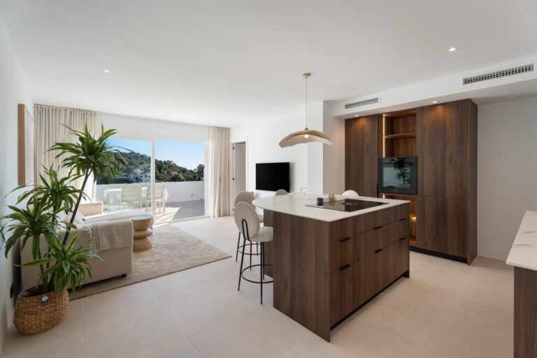 Penthouse for Sale in La Quinta Benahavís with Sea Views