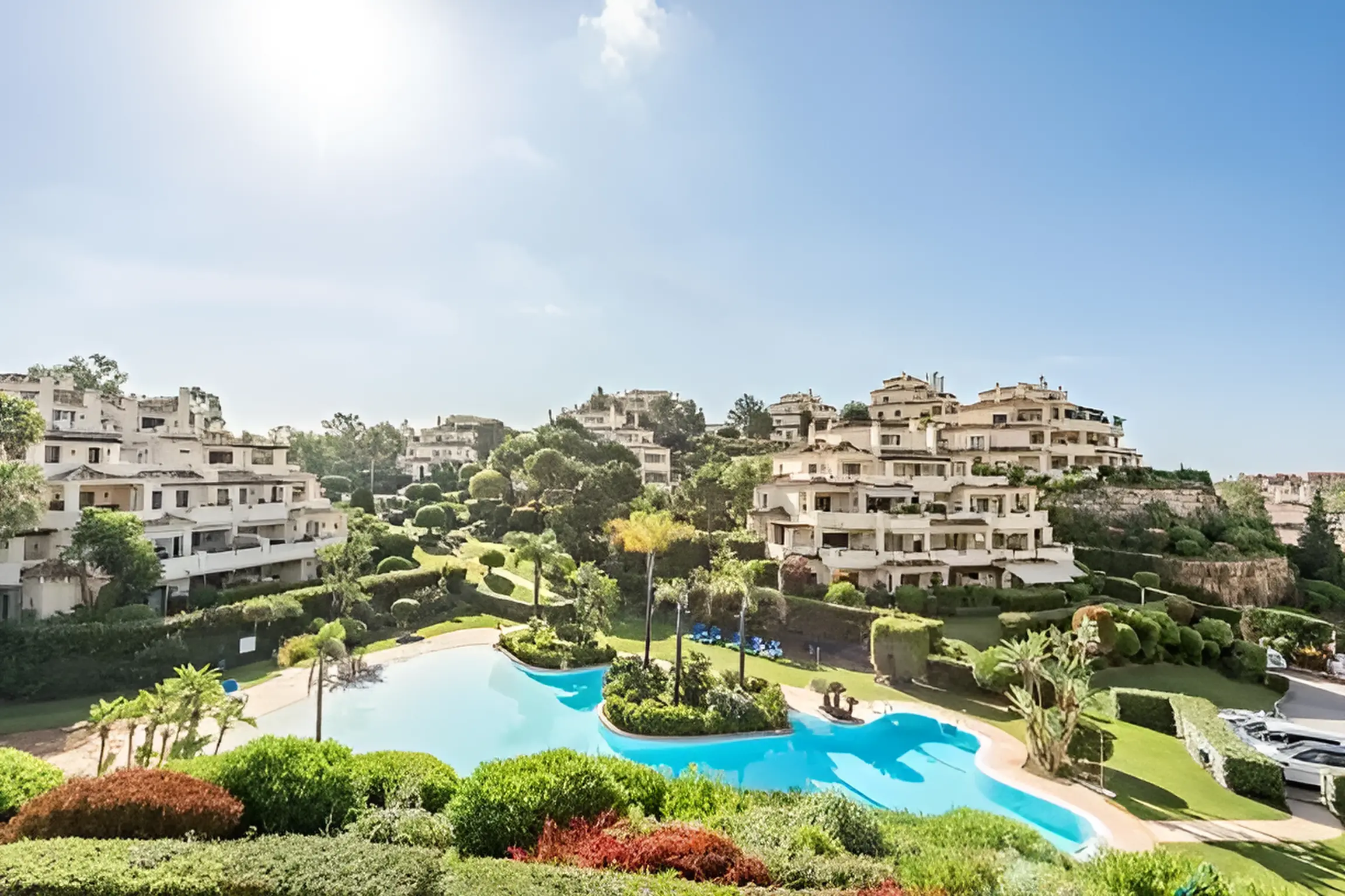Our Areas 7 Capanes del Golf apartments set within El Higueral Golf Course in Benahavís