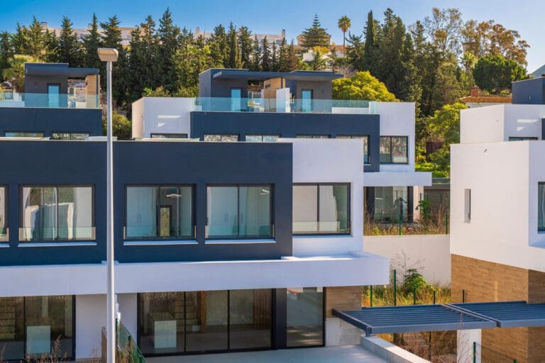 Modern 3 Bedroom Townhouse For Sale in Atalaya Estepona