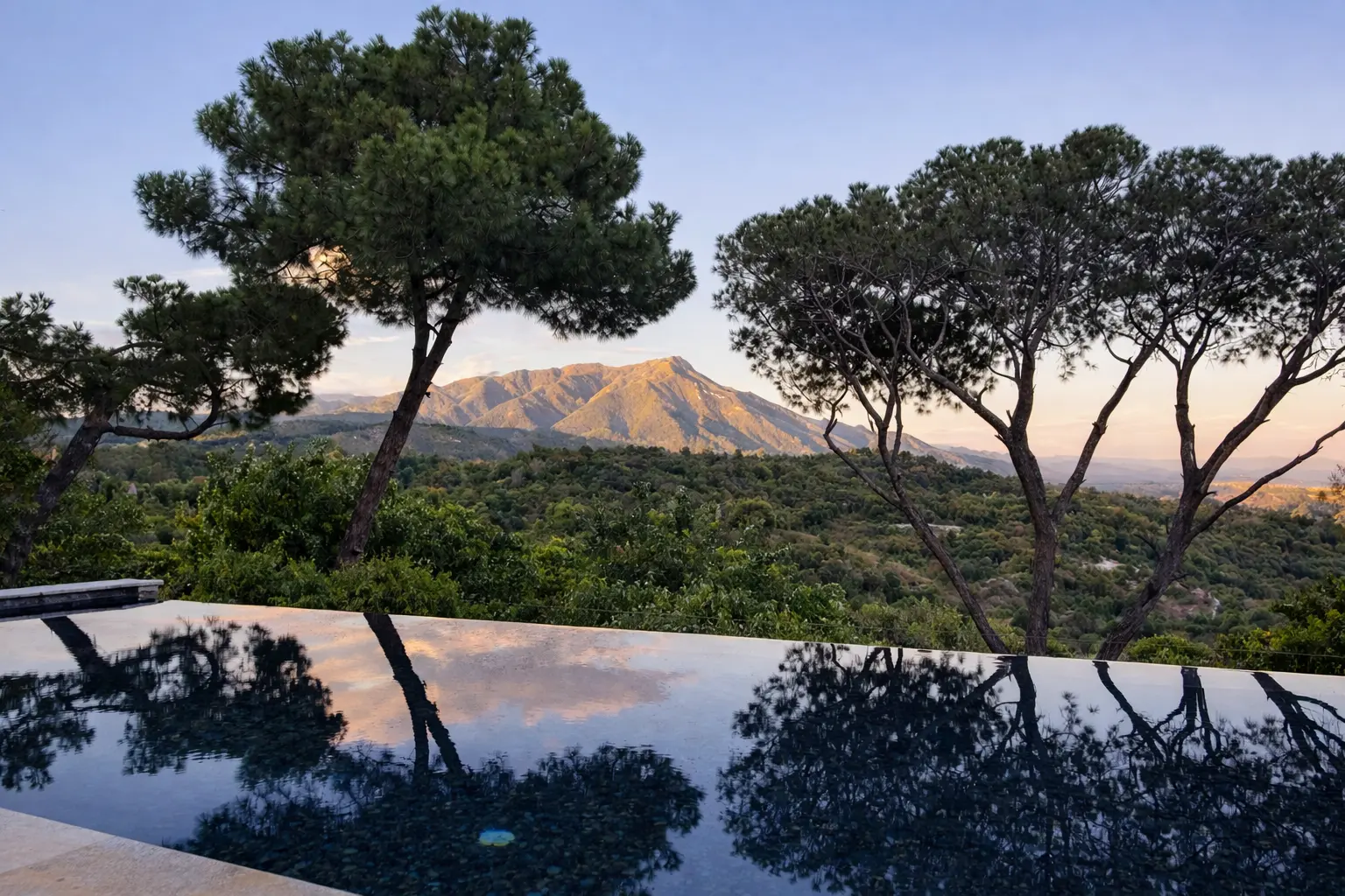 Panoramic mountain and countryside views in Benahavís