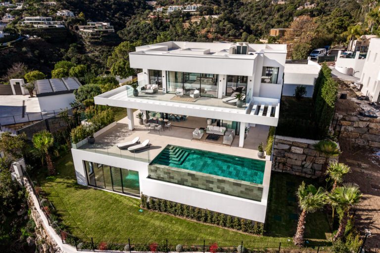 Luxury 6 Bed Villa in El Madronal Benahavis €7M