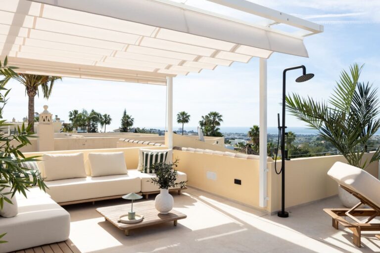 Luxury 4 Bedroom Townhouse For Sale in La Quinta Benahavis