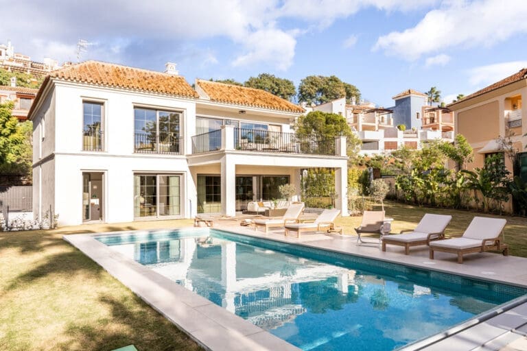 Luxury 4 Bedroom Villa For Sale in Los Arqueros Benahavis