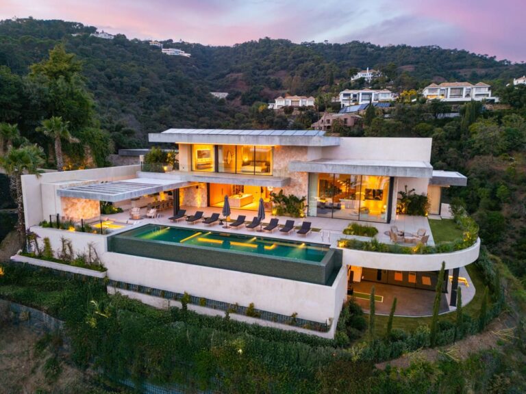Spectacular 6 Bedroom Villa For Sale in El Madronal Benahavis