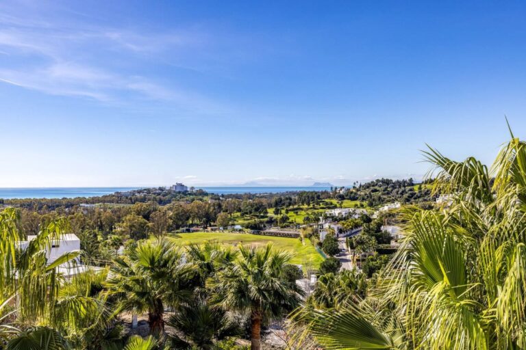 Renovated 3 Bedroom Penthouse For Sale in La Alqueria Benahavis