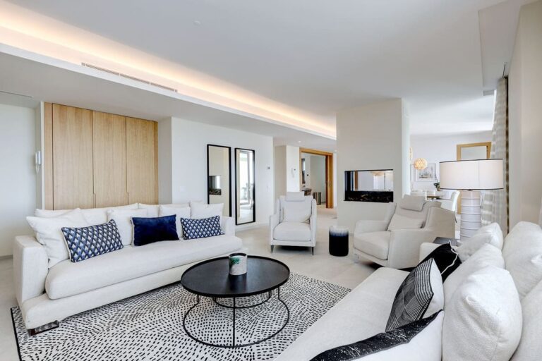 Luxury 5 Bedroom Apartment For Sale in Real de La Quinta Benahavis