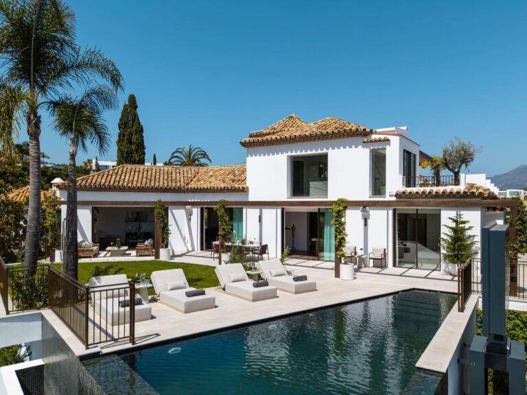 Spectacular 6 Bedroom Villa For Sale in La Quinta Benahavis
