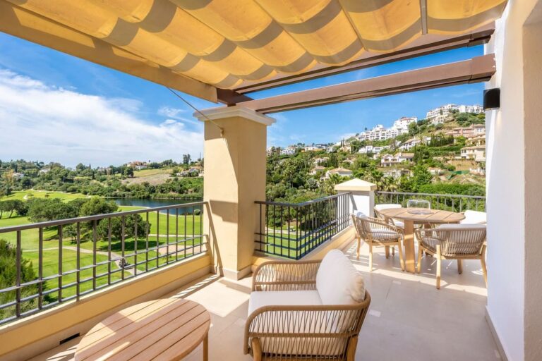 Renovated 3 Bedroom Penthouse For Sale in Los Arqueros Benahavis