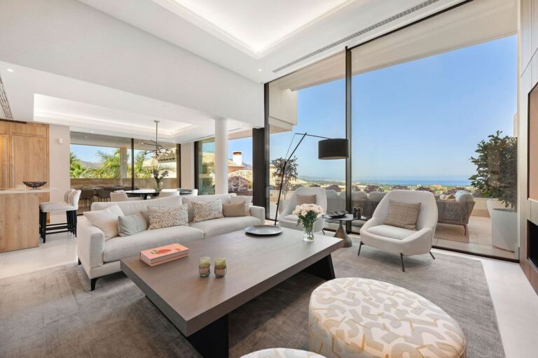 Luxury 3 Bedroom Duplex For Sale in La Quinta Benahavis