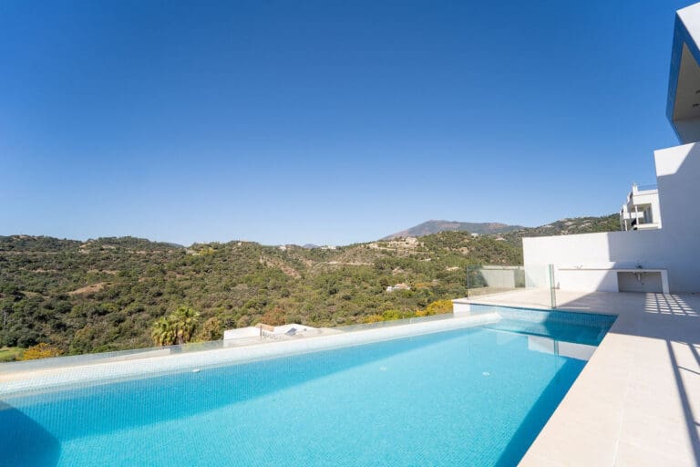 New 6 Bedroom Villa For Sale in Los Arqueros Benahavis