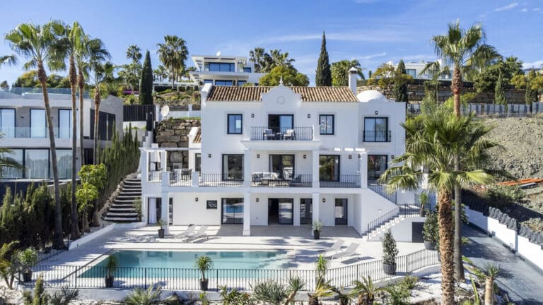 Exclusive 5 Bedroom Detached Villa For Sale in Los Flamingos Benahavis