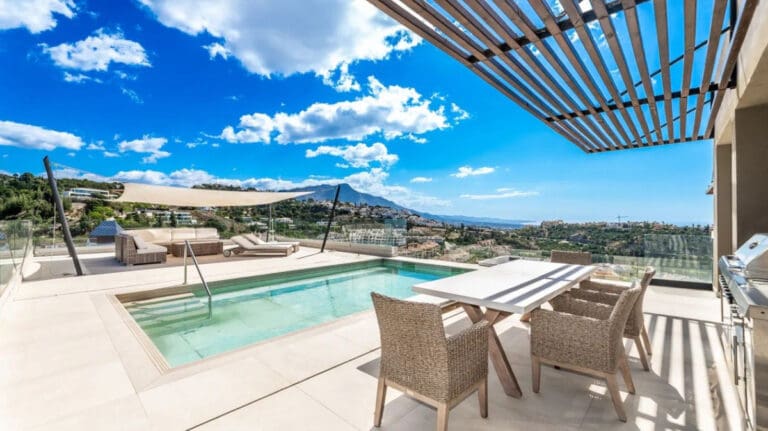 Exceptional 7 Bedroom Villa For Sale in Los Arqueros Benahavis