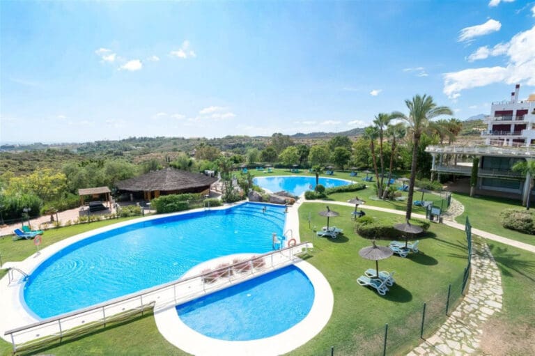 Licensed 3 Bedroom Penthouse For Sale in El Paraiso Alto Benahavis