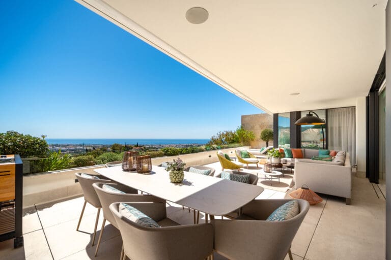 Luxury 3 Bedroom Apartment For Sale in La Quinta Benahavis