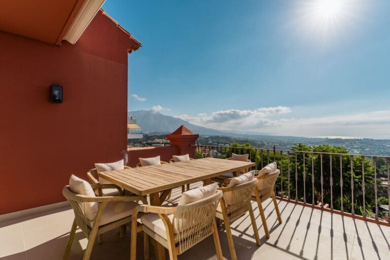 Luxury 4 Bedroom Penthouse For Sale in Monte Halcones Benahavis