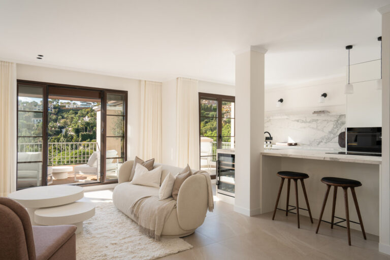 Renovated 3 Bedroom Penthouse For Sale in Los Arqueros Benahavis
