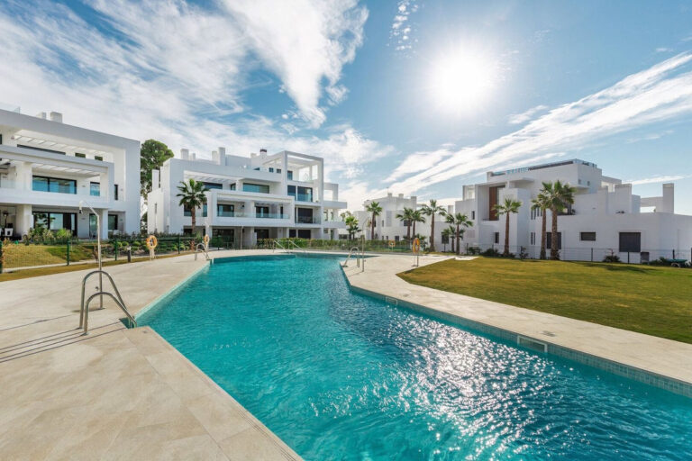 Exclusive 2 Bedroom Apartment For Sale in Atalaya Estepona