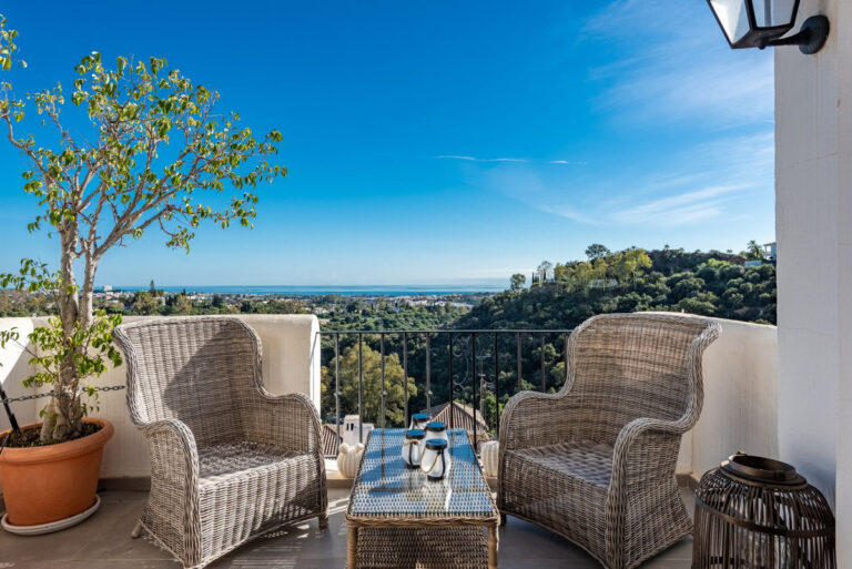 Renovated 2 Bedroom Penthouse For Sale in Los Almendros Benahavis