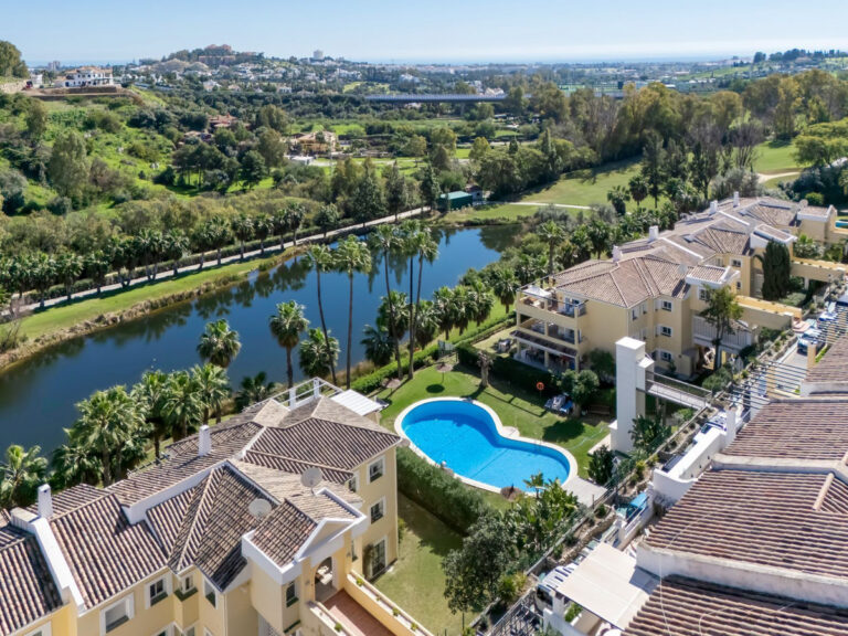 Renovated 3 Bedroom Apartment For Sale in La Quinta Benahavis