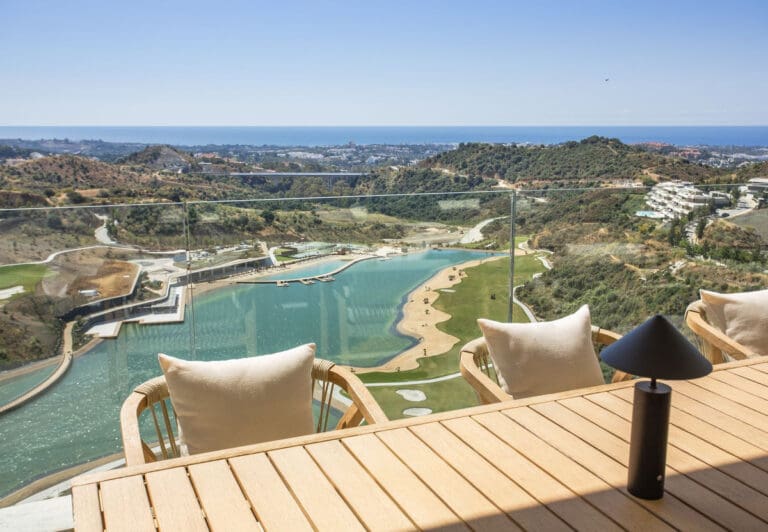 Luxury 2 Bedroom Penthouse For Sale in Real de La Quinta Benahavis