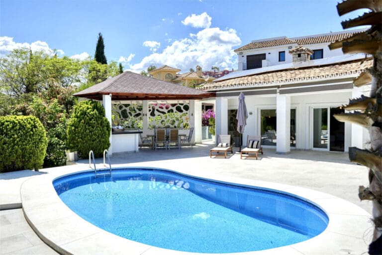 Modern 4 Bedroom Villa For Sale in La Quinta Benahavis