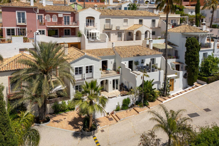Charming 4 Bedroom Townhouse For Sale in La Heredia Benahavis