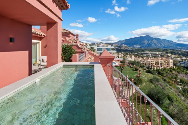 Elegant 2 Bedroom Penthouse For Sale in Monte Halcones