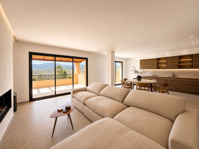 Renovated 3 Bedroom Penthouse For Sale in Los Flamingos Benahavis