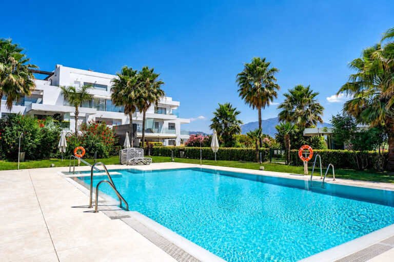 Garden 3 Bedroom Apartment For Sale in Atalaya Estepona
