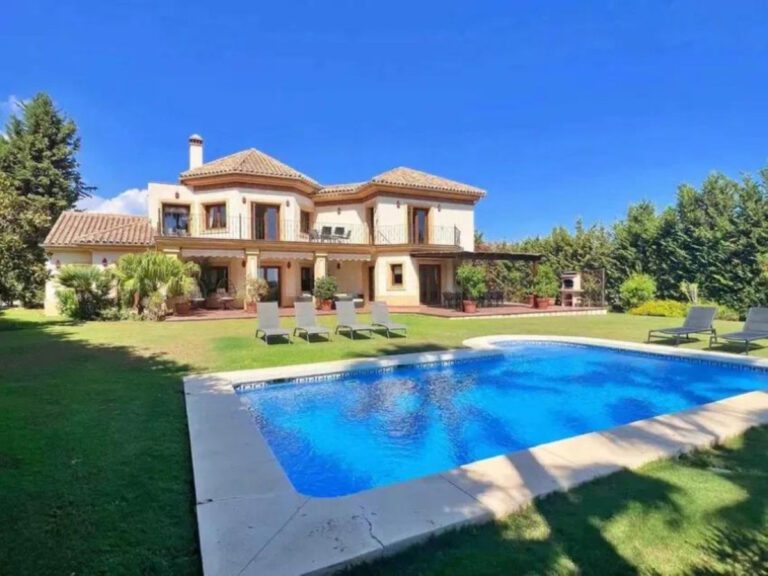 Exclusive 5 Bedroom Villa For Sale in Los Flamingos Benahavis
