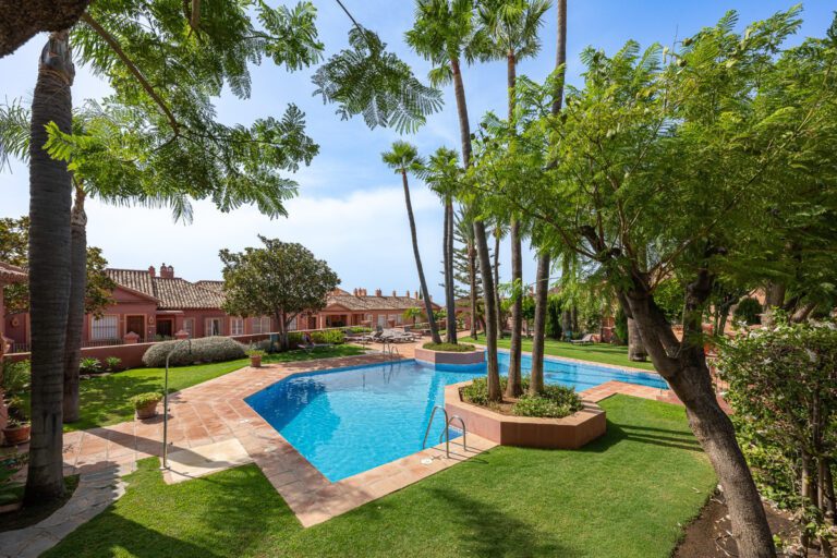 Renovated 4 Bedroom Duplex For Sale in Monte Halcones Benahavis