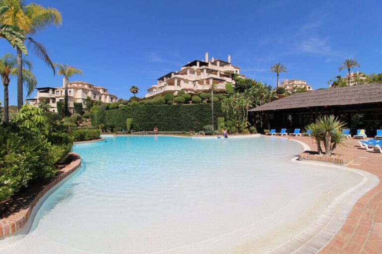 Luxury 3 Bedroom Apartment For Sale in Capanes del Golf Benahavis