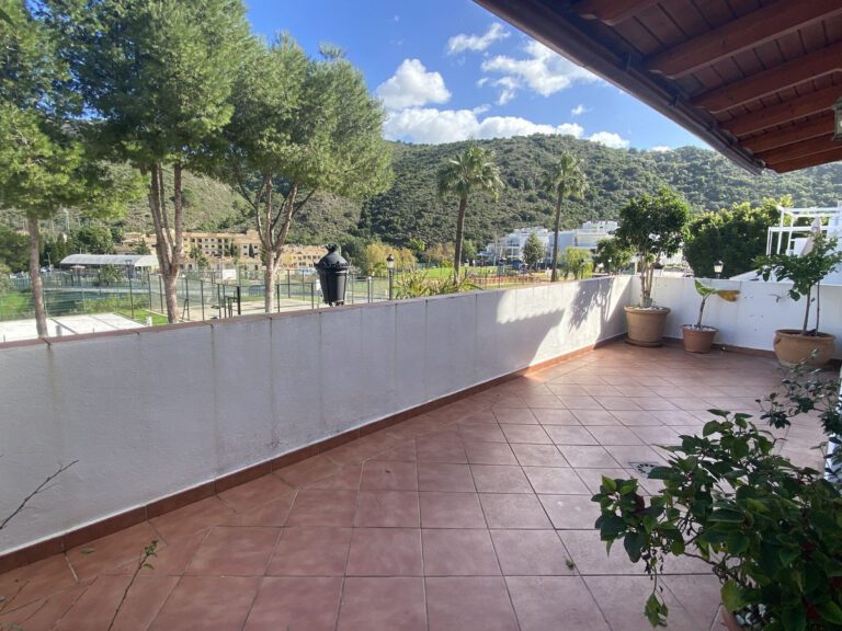 Spacious 3 Bedroom Apartment For Sale in Benahavis Village