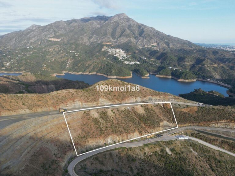 Build-Ready Plot For Sale in Real de La Quinta Benahavis