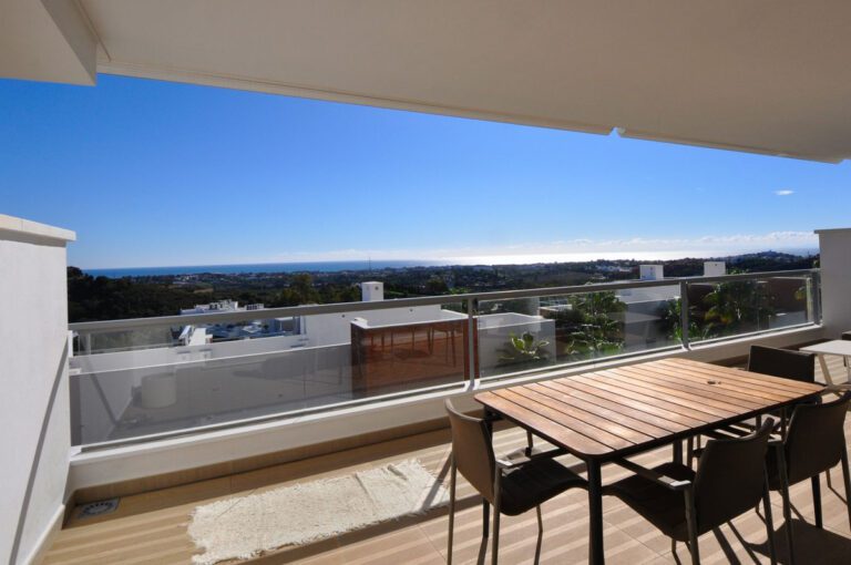 Elevated 2 Bedroom Apartment For Sale in Los Arqueros Benahavis