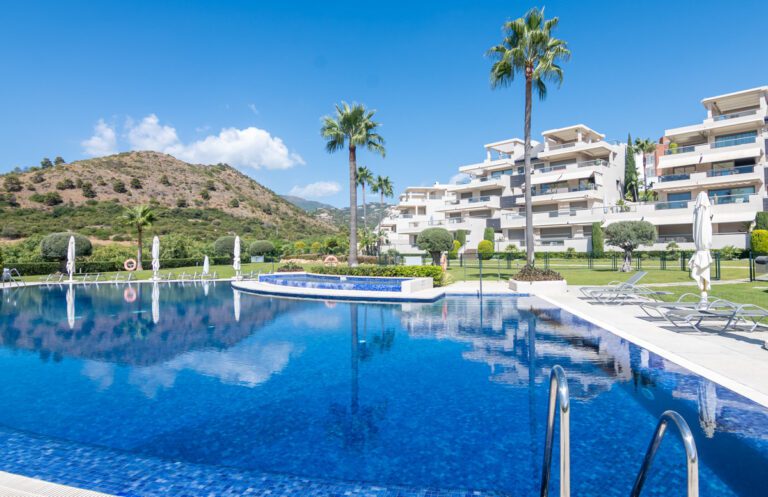 Spacious 3 Bedroom Apartment For Sale in Los Arqueros Benahavis