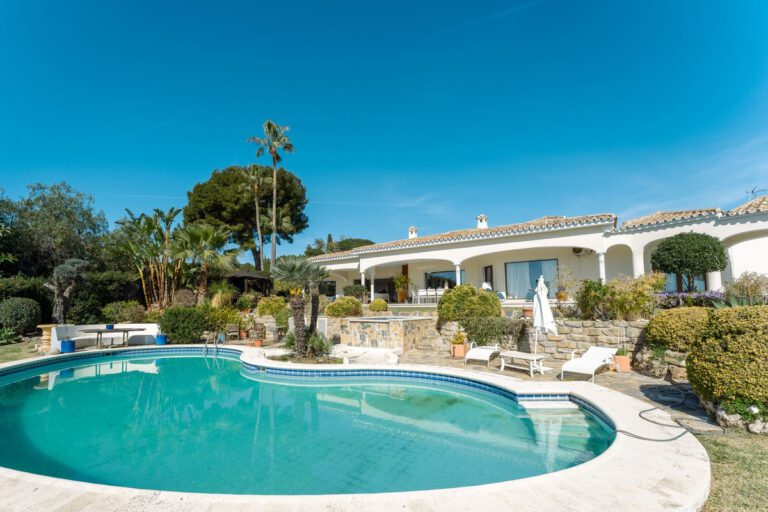 Exclusive 4 Bedroom Villa For Sale in El Paraiso Alto Benahavis