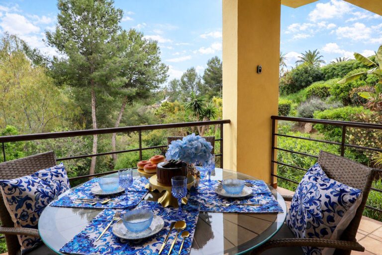 Renovated 2 Bedroom Apartment For Sale in Los Arqueros Benahavis