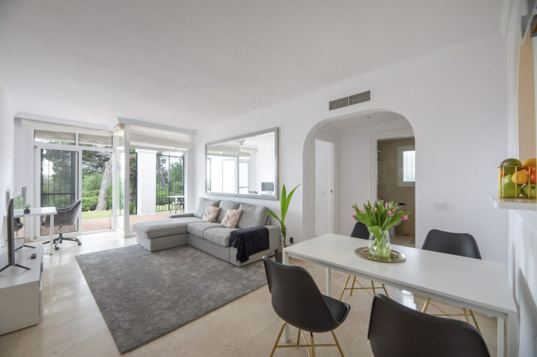 Renovation 2 Bedroom Apartment For Sale in La Quinta Benahavis