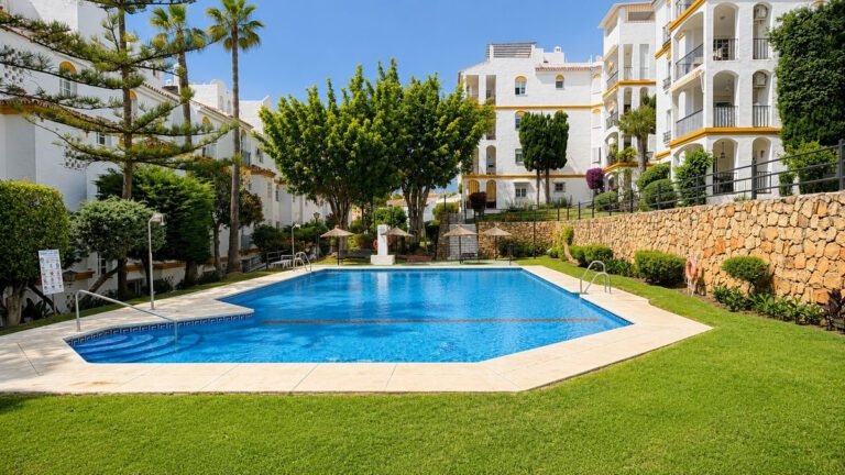 Renovated 2 Bedroom Apartment For Sale in Atalaya Estepona