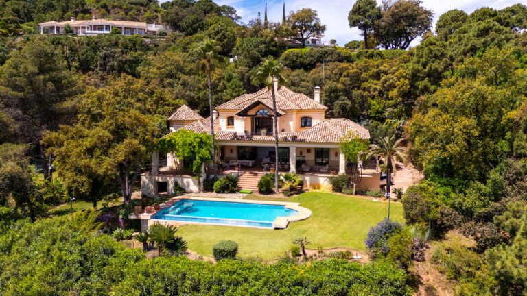 Elegant 5 Bed Villa For Sale in La Zagaleta Benahavis