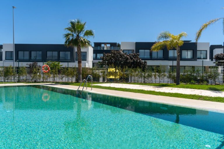 Contemporary 3 Bedroom Semi-Detached House For Sale in Atalaya Estepona