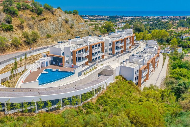 Luxury 3 Bedroom Penthouse For Sale in La Quinta Benahavis
