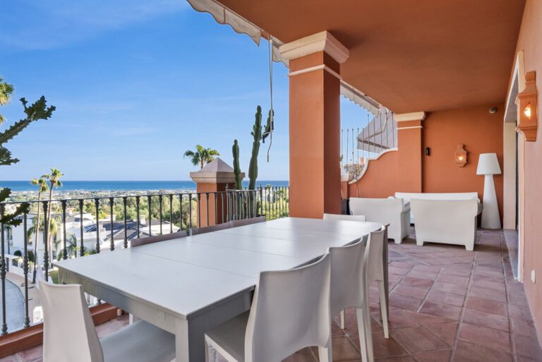 Exceptional 3 Bedroom Penthouse For Sale in Monte Halcones Benahavis