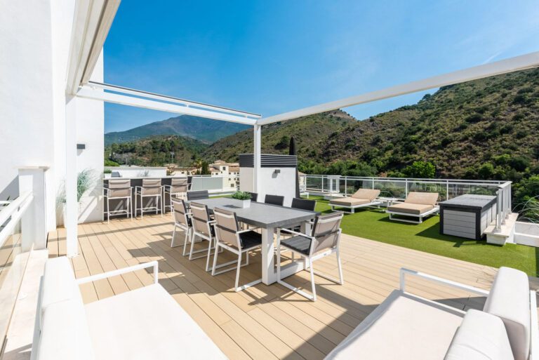 Stunning 3 Bedroom Penthouse For Sale in Benahavis Village