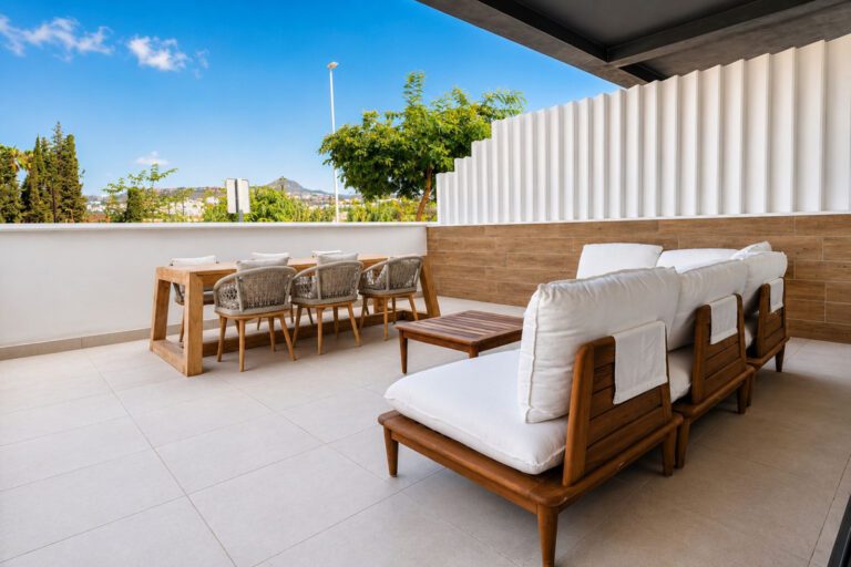 Stylish 3 Bedroom Townhouse For Sale in Atalaya Estepona