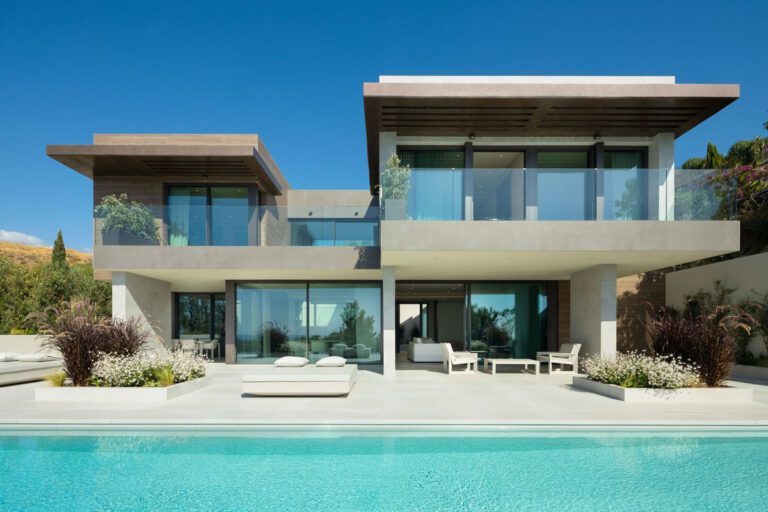 Modern 5 Bedroom Villa For Sale in Los Flamingos Benahavis