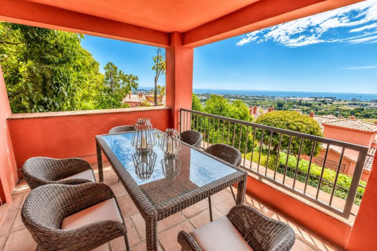 Bright 3 Bedroom Apartment For Sale in Los Flamingos Benahavis