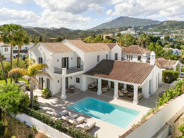 Renovated 5 Bedroom Villa For Sale in Los Almendros Benahavis